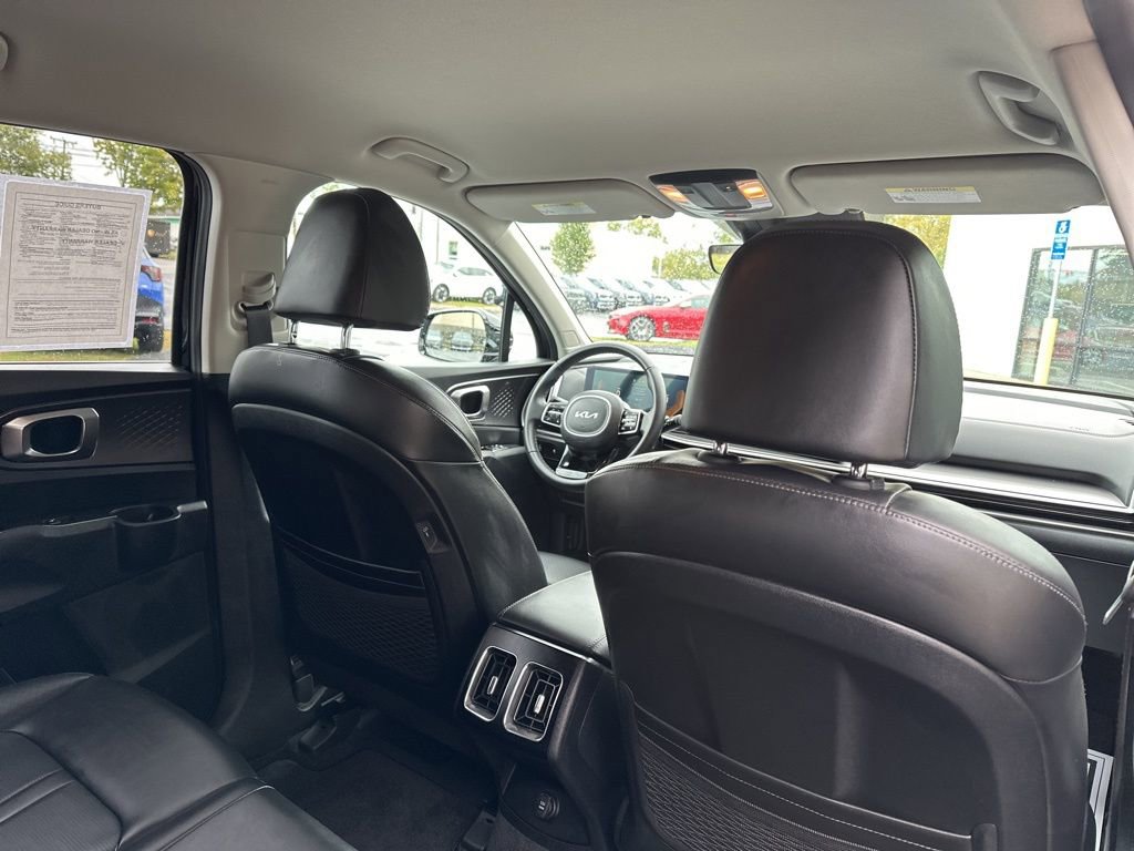 Used 2025 Kia Sorento S image 17