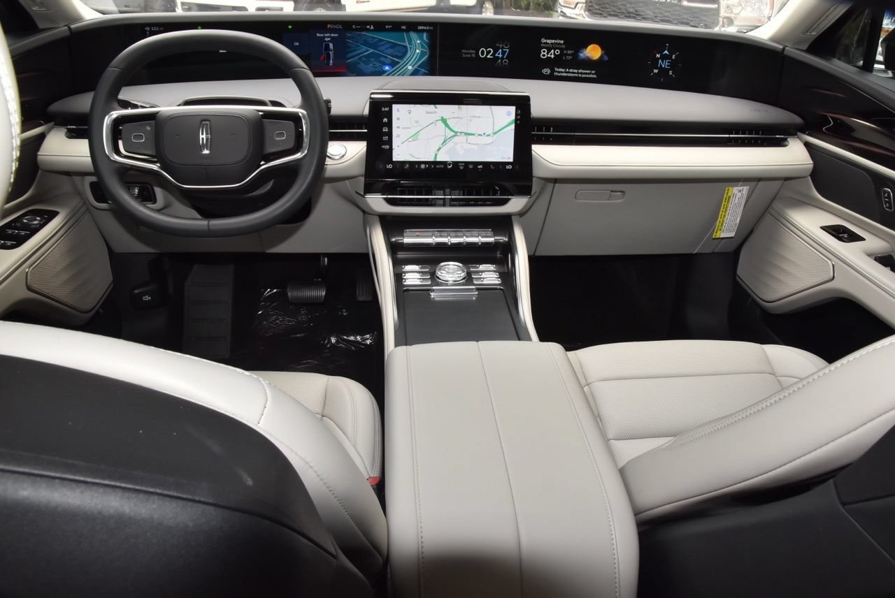 New 2026 Lincoln Nautilus Premier AWD/4WD image 16