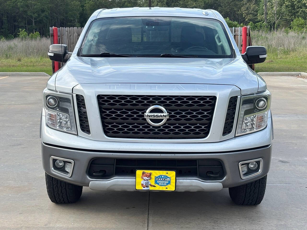 Used 2018 Nissan Titan PRO-4X AWD/4WD image 2