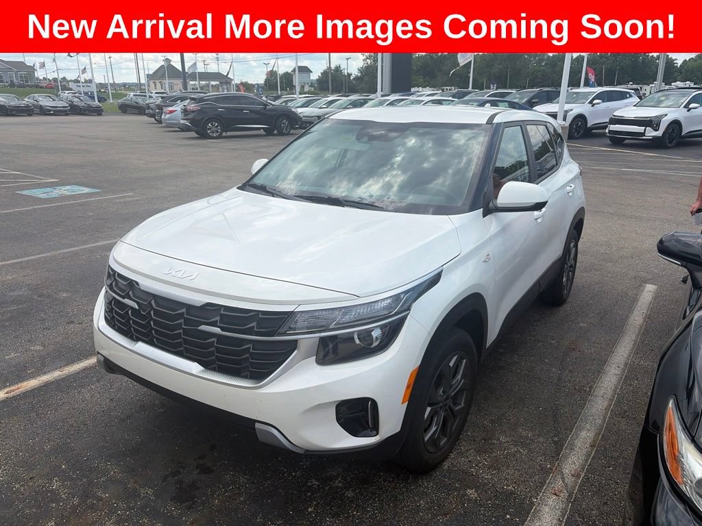 Used 2024 Kia Seltos LX AWD/4WD image 1