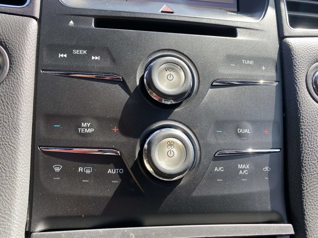 Used 2019 Ford Taurus SEL w/ Equipment Group 201A FWD image 24