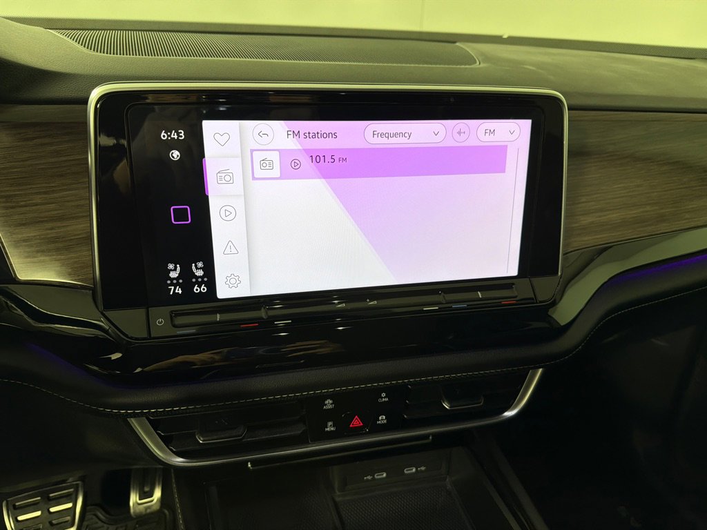 Used 2024 Volkswagen Atlas SEL Premium R-Line image 17