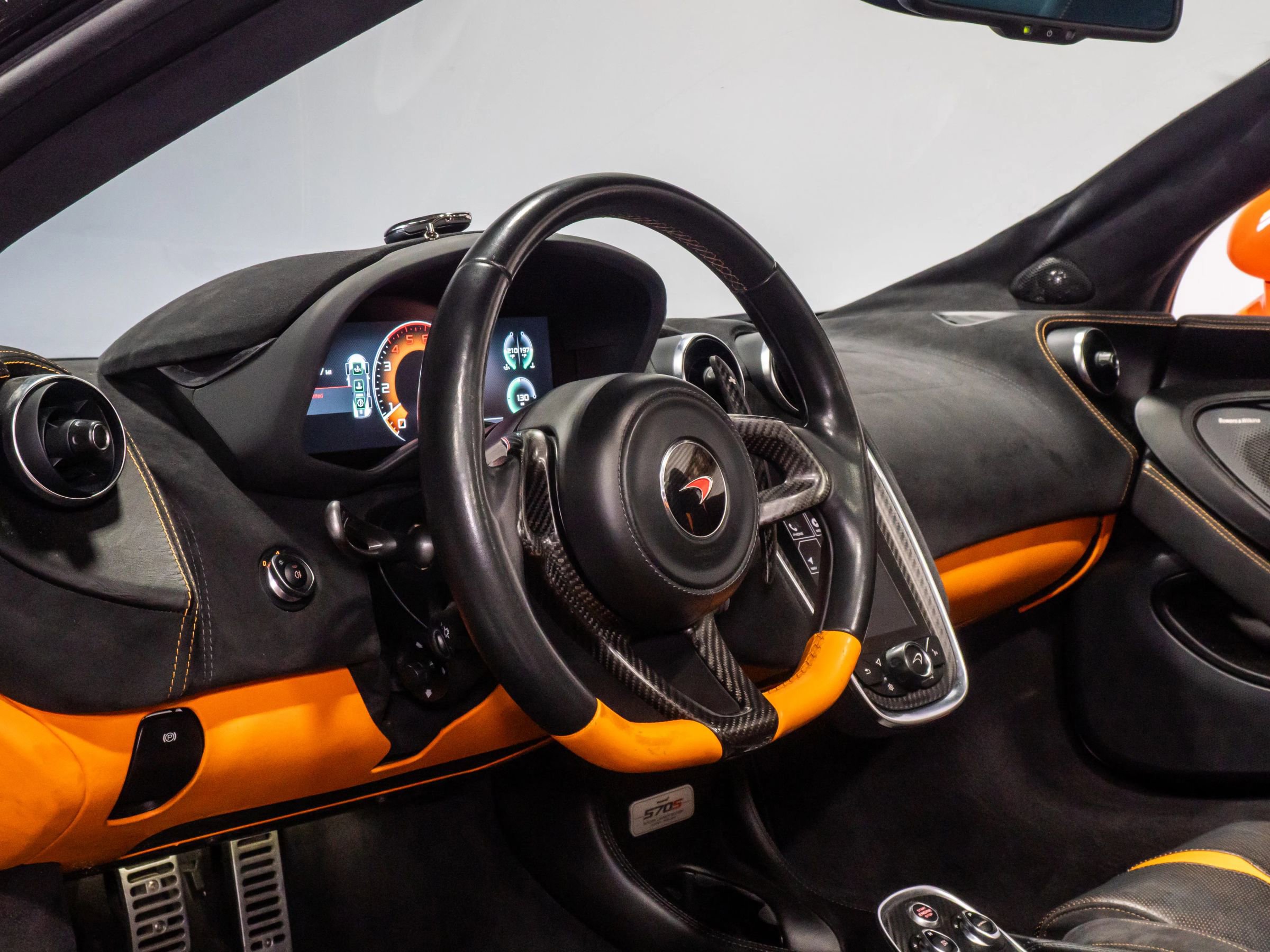 Used 2018 McLaren 570S Spider image 16