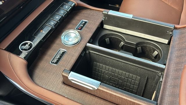 Used 2025 Lincoln Navigator Reserve AWD/4WD image 22