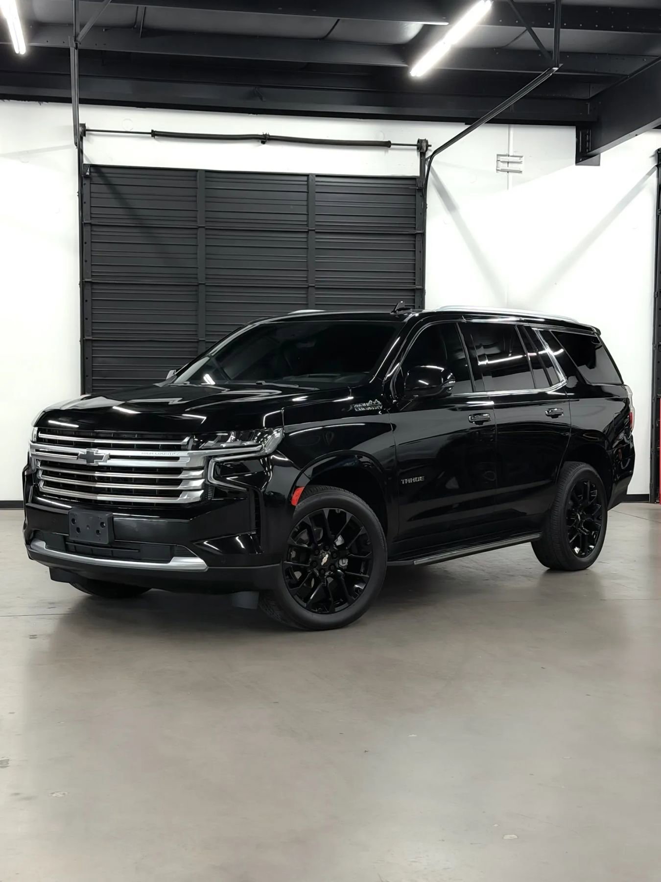 Used 2022 Chevrolet Tahoe High Country AWD/4WD image 1