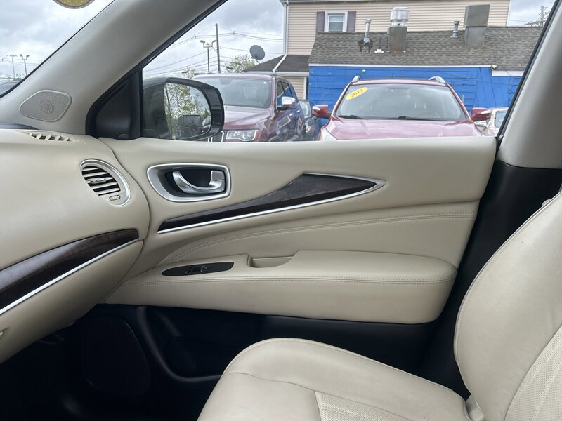 Used 2019 INFINITI QX60 Luxe w/ Sensory Package AWD/4WD image 12