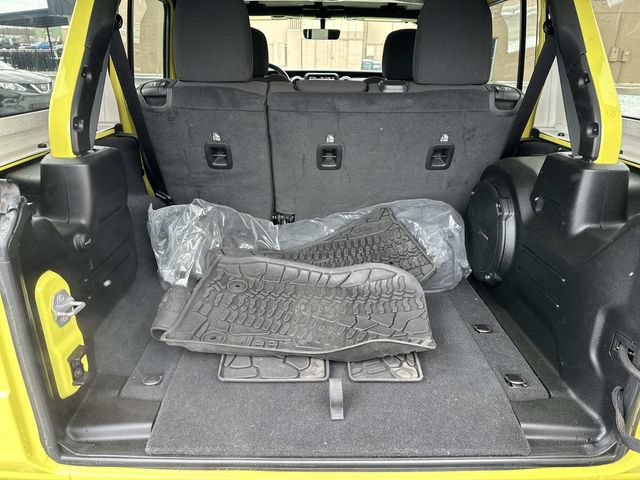Used 2023 Jeep Wrangler Unlimited Sahara w/ Cold Weather Group AWD/4WD image 17