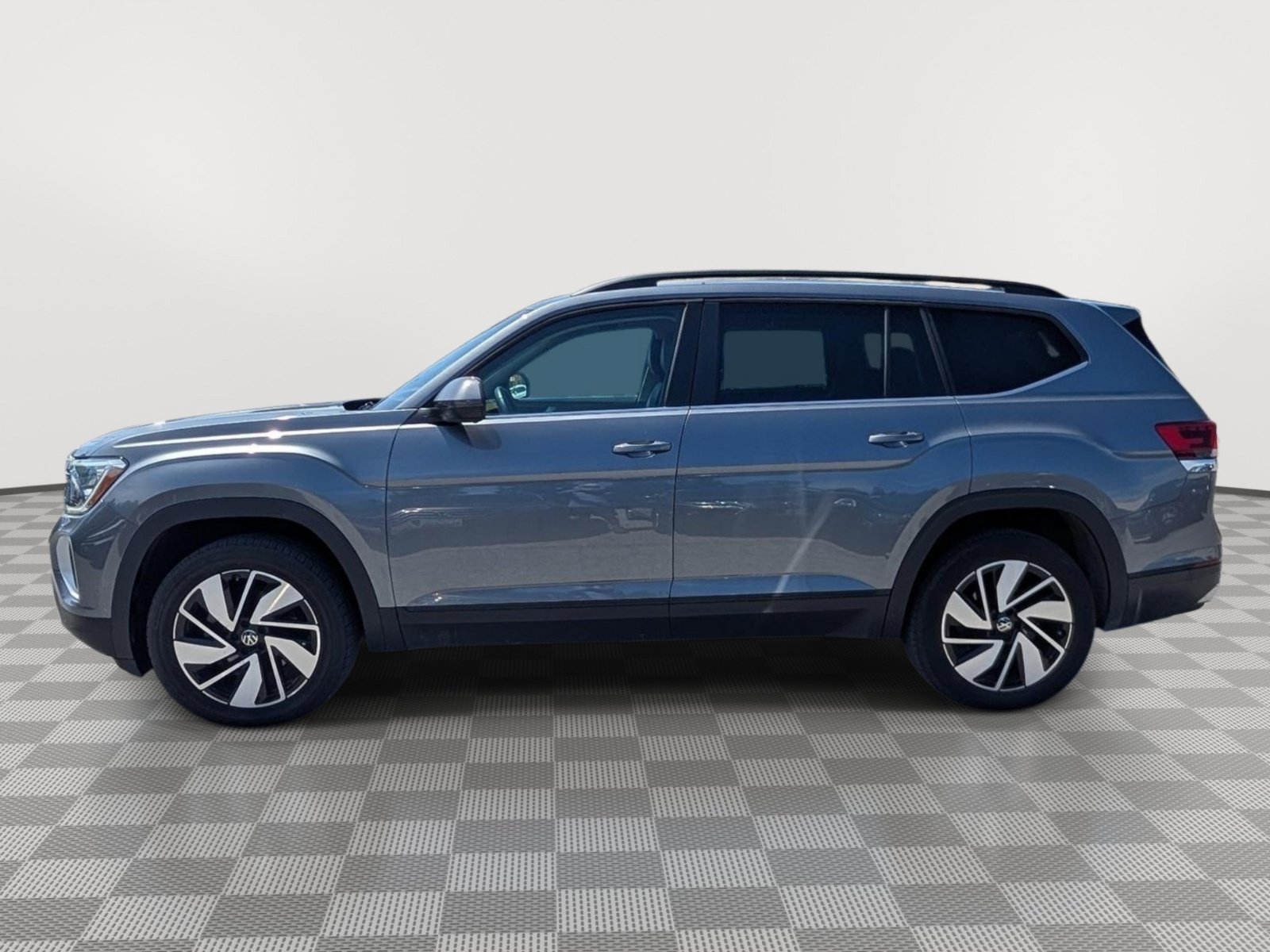 Used 2025 Volkswagen Atlas SE AWD/4WD image 2