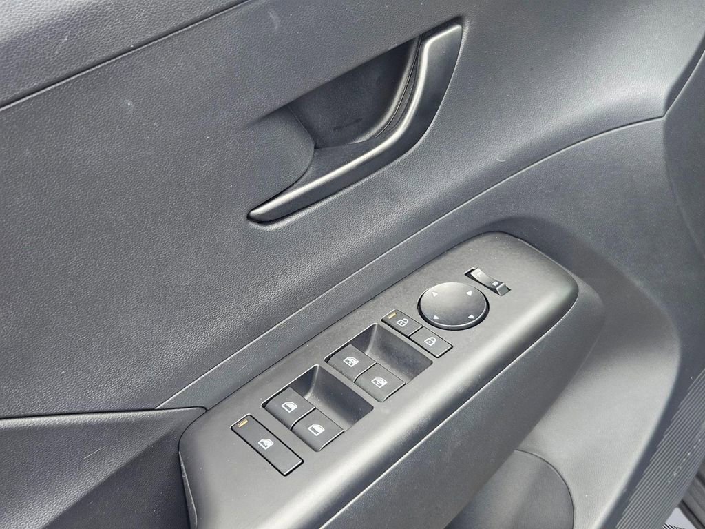 Certified 2025 Hyundai Kona SEL AWD/4WD image 11