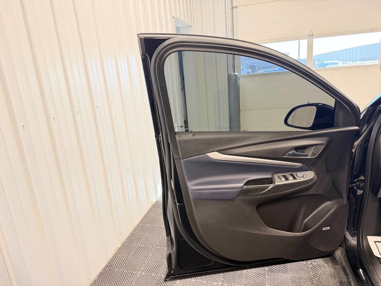 Used 2022 Chevrolet Bolt EUV Premier w/ Launch Edition image 8