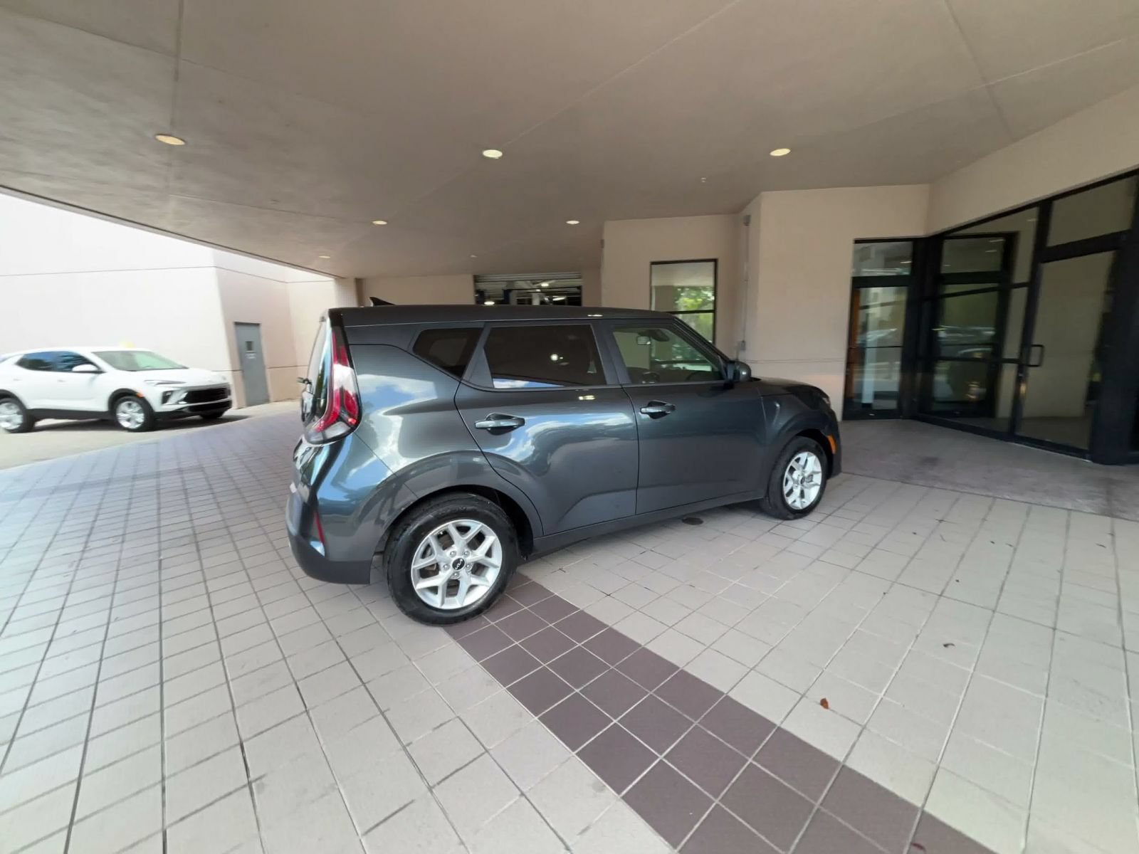 Used 2025 Kia Soul LX w/ LX Technology Package FWD image 13