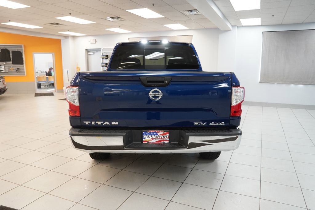 Used 2019 Nissan Titan SV AWD/4WD image 5