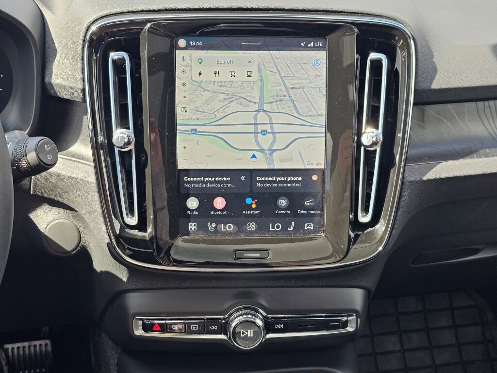 Used 2023 Volvo XC40 Recharge Ultimate image 14