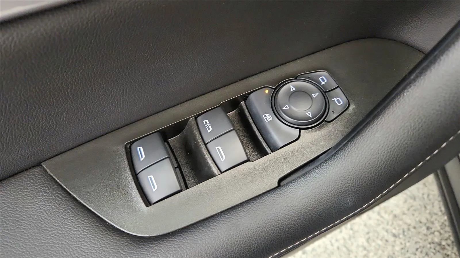 Used 2023 Chevrolet Blazer LT image 31