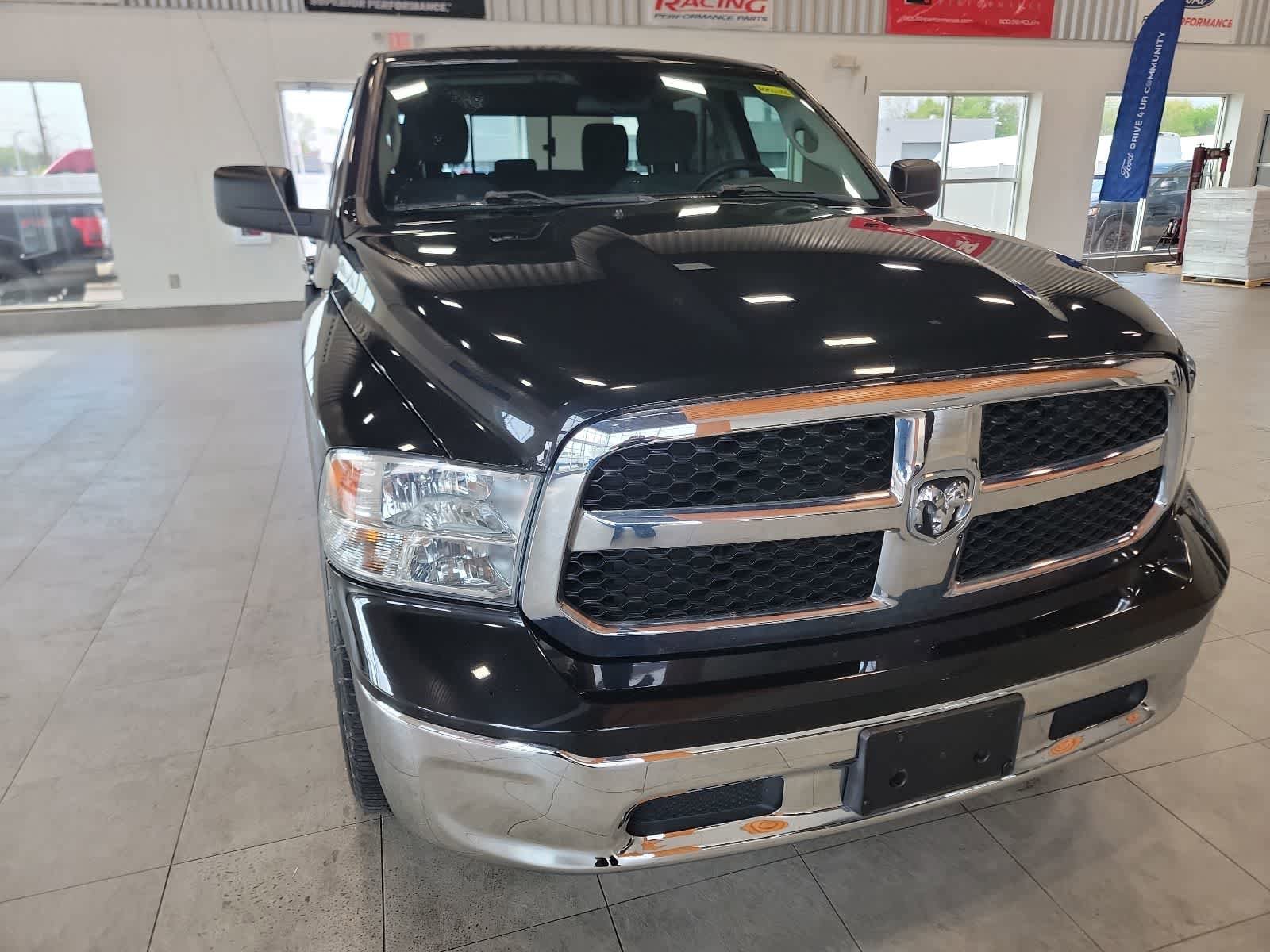 Used 2019 RAM 1500 Classic SLT AWD/4WD image 4