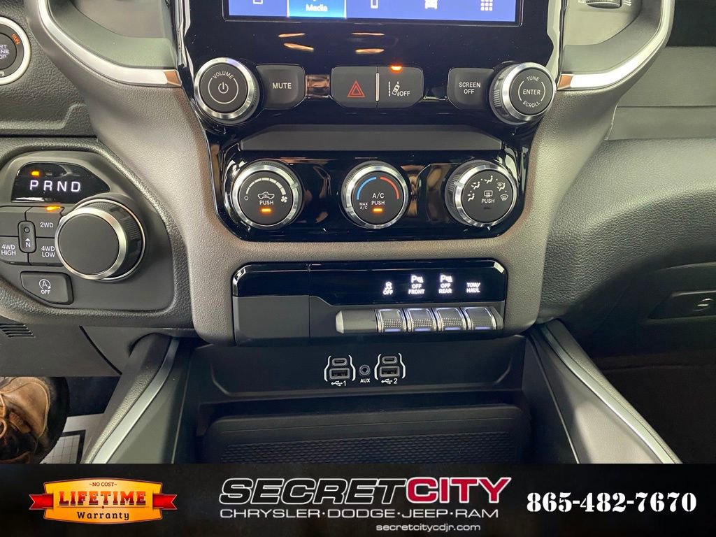 New 2026 RAM 1500 Express AWD/4WD image 23