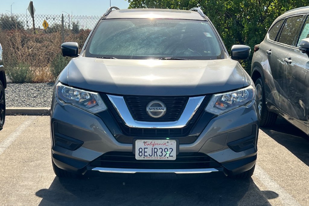 Used 2018 Nissan Rogue SV w/ Sun & Sound Touring Package FWD image 3