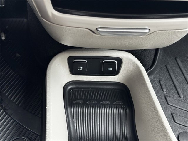 Certified 2019 Chrysler Pacifica Touring-L image 39