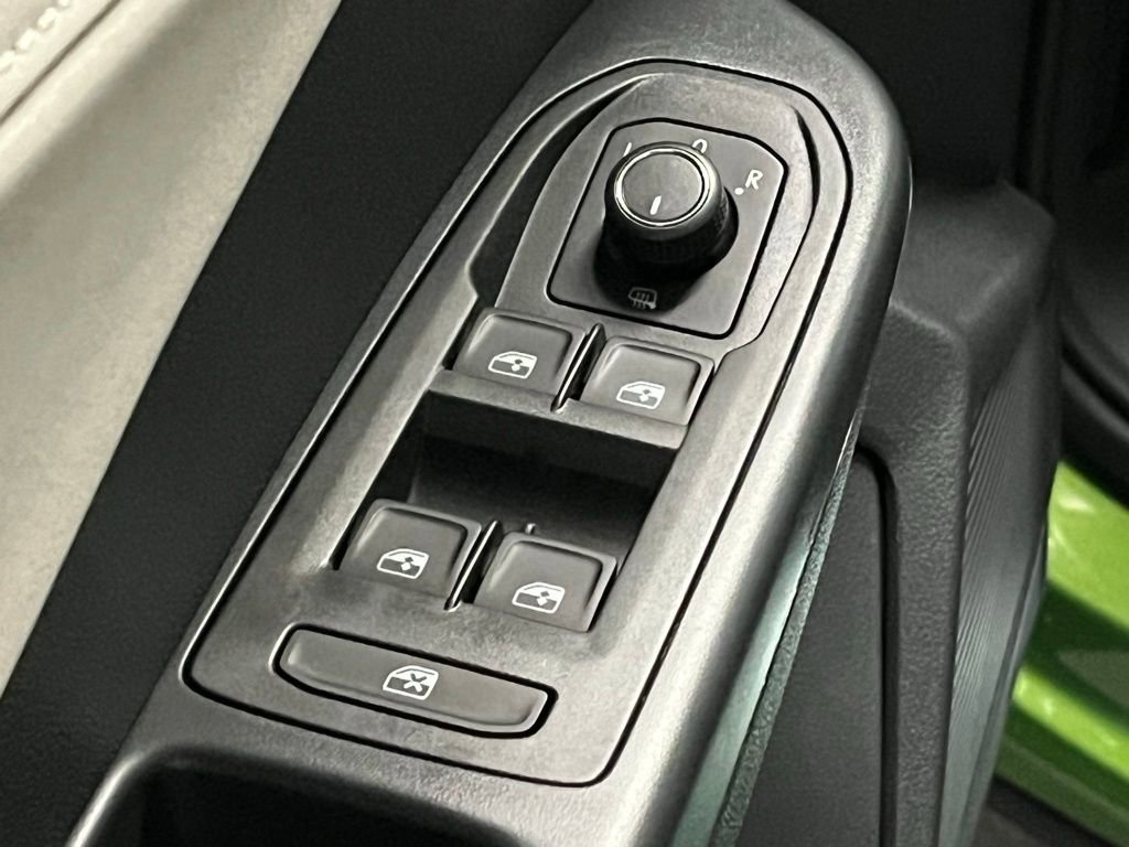 New 2026 Volkswagen Taos SE image 17