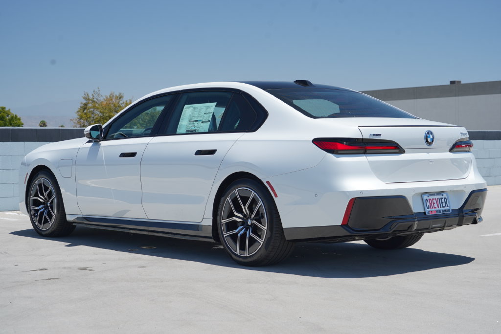 New 2026 BMW 750e xDrive w/ Premium Package AWD/4WD image 8