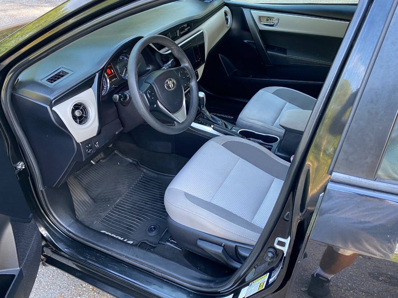 Used 2019 Toyota Corolla LE FWD image 11
