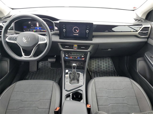 Certified 2025 Volkswagen Taos SE image 16