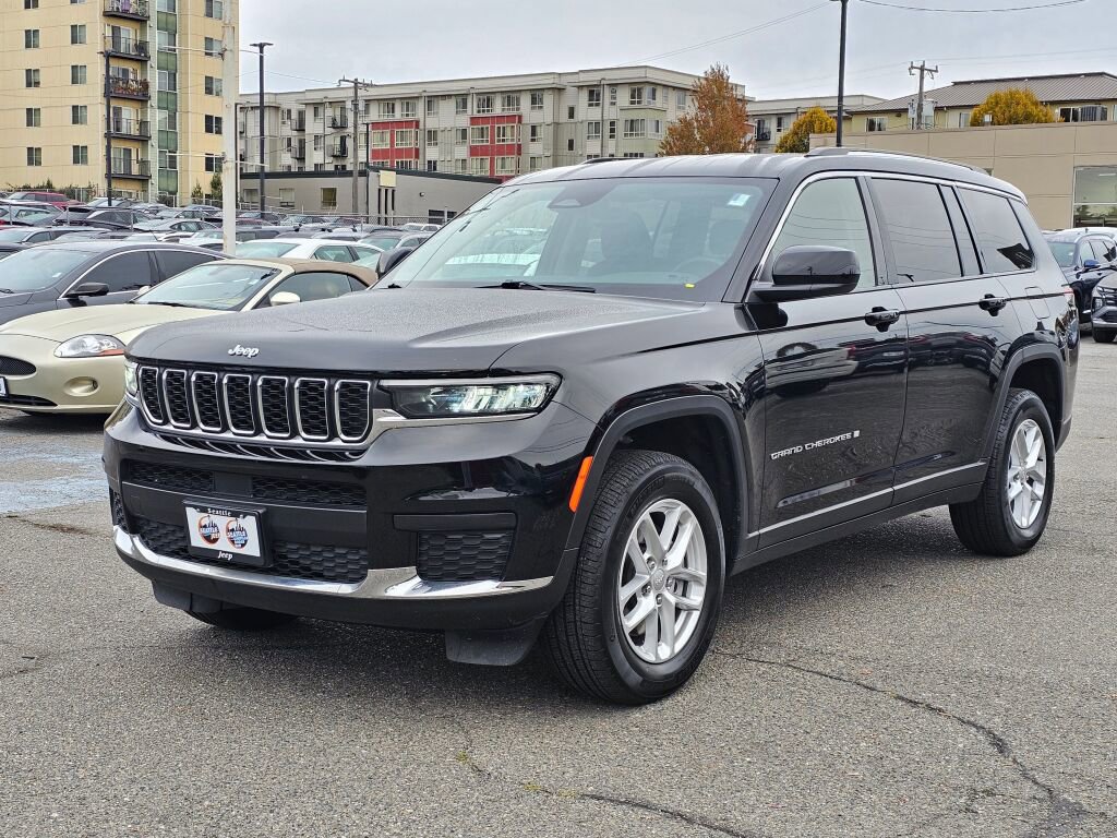 Used 2023 Jeep Grand Cherokee L Laredo image 4