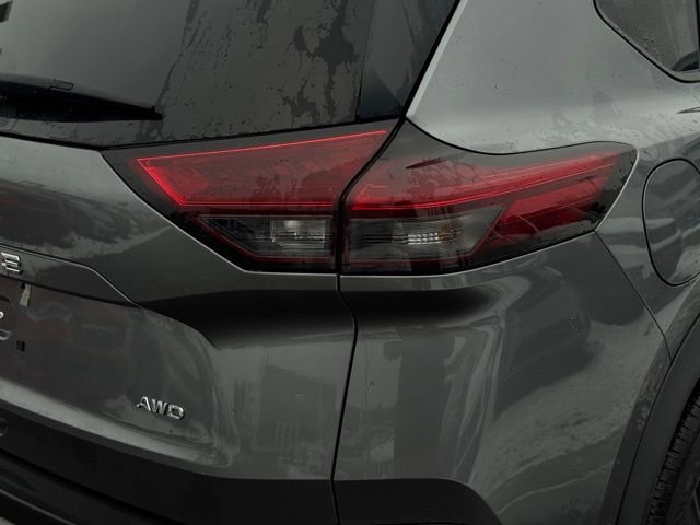 Used 2023 Nissan Rogue S image 6
