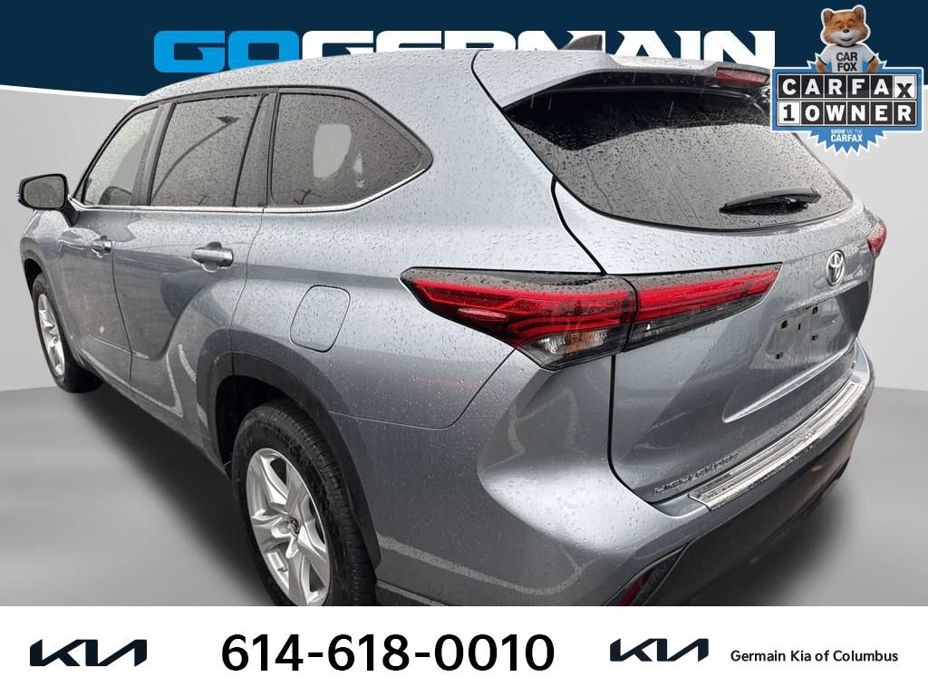 Used 2023 Toyota Highlander LE image 3