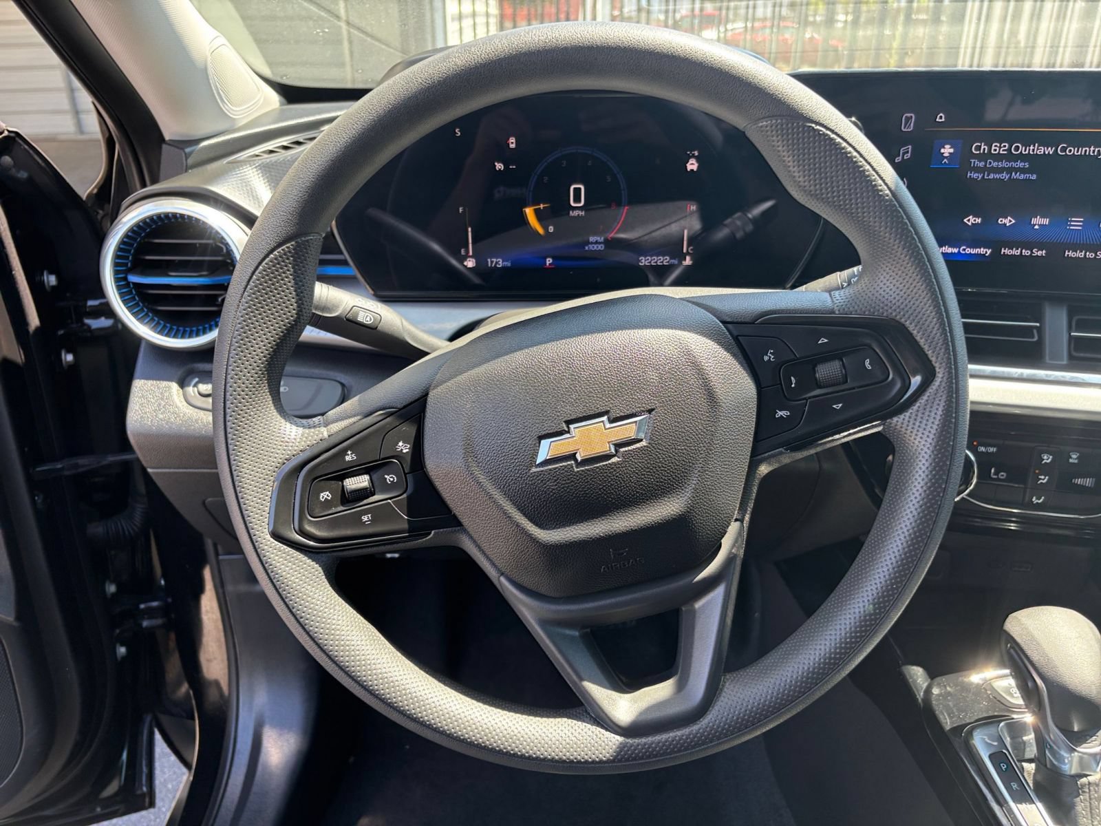 Used 2025 Chevrolet Trax LT FWD image 27