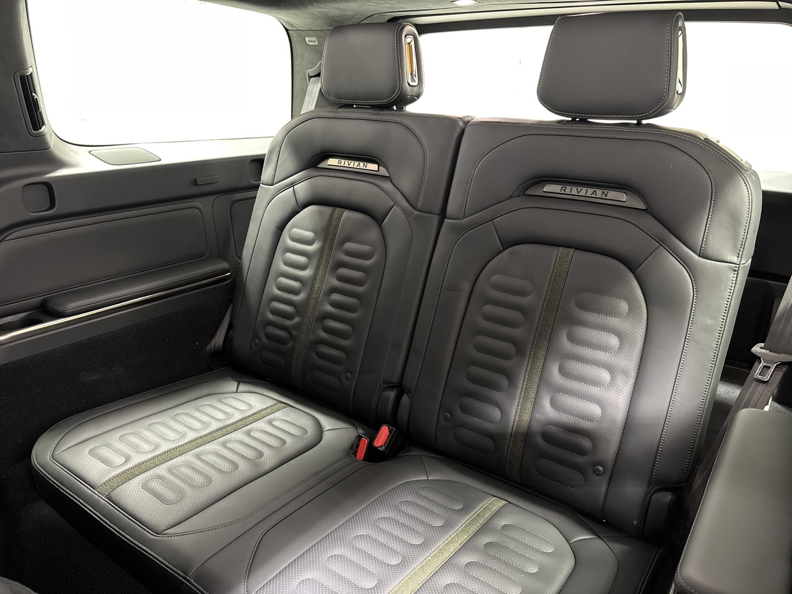 Used 2022 Rivian R1S Launch Edition image 25