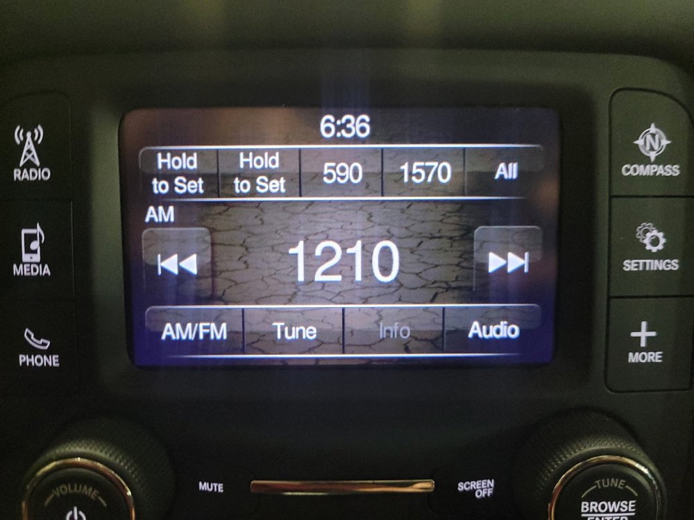 Used 2018 Jeep Compass Latitude image 25