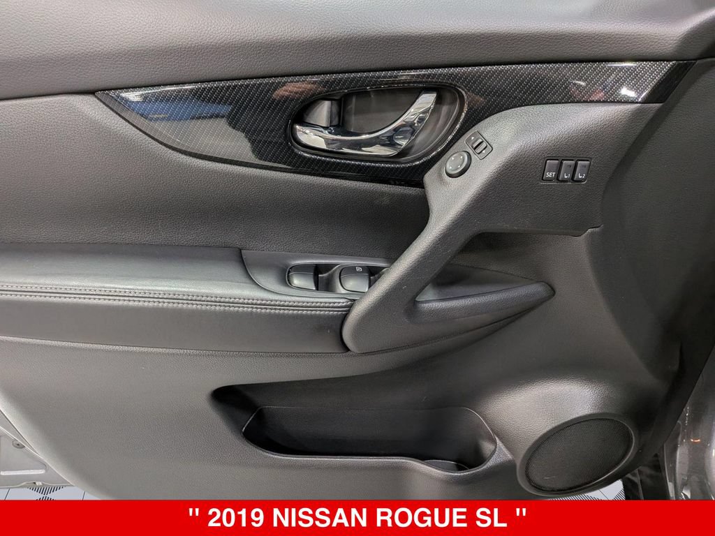 Used 2019 Nissan Rogue SL w/ Premium Package AWD/4WD image 14