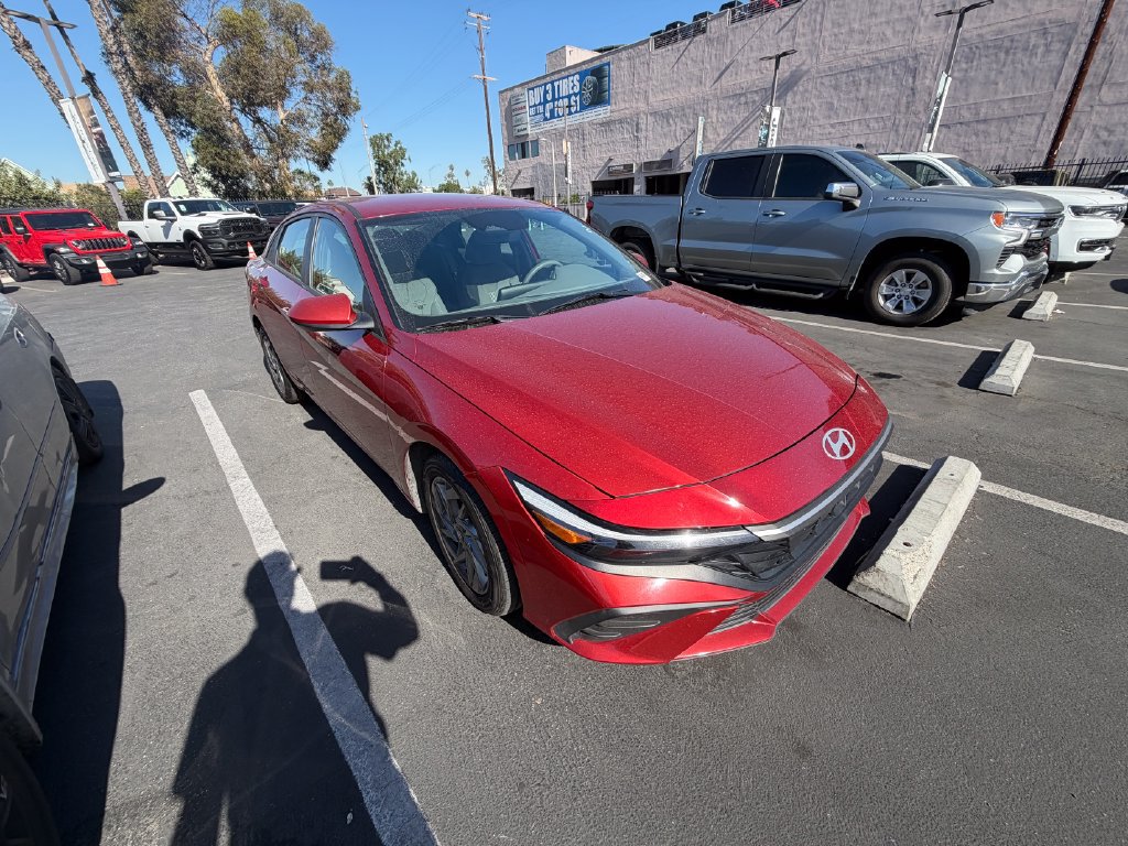 Used 2024 Hyundai Elantra SEL FWD image 3