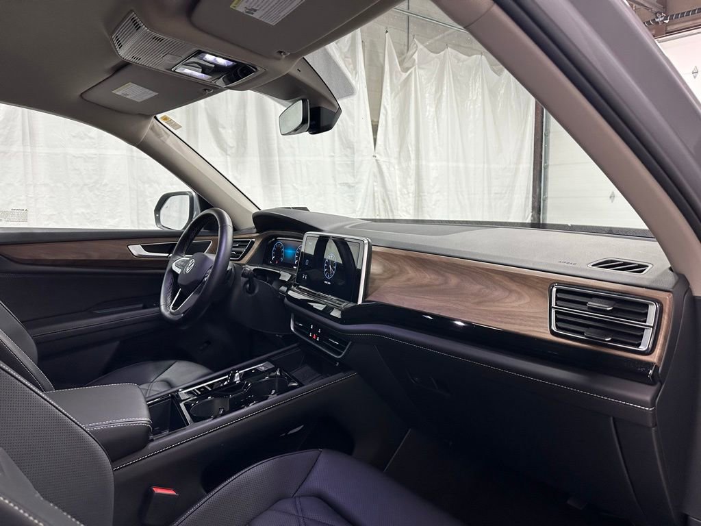 Used 2025 Volkswagen Atlas SE AWD/4WD image 65