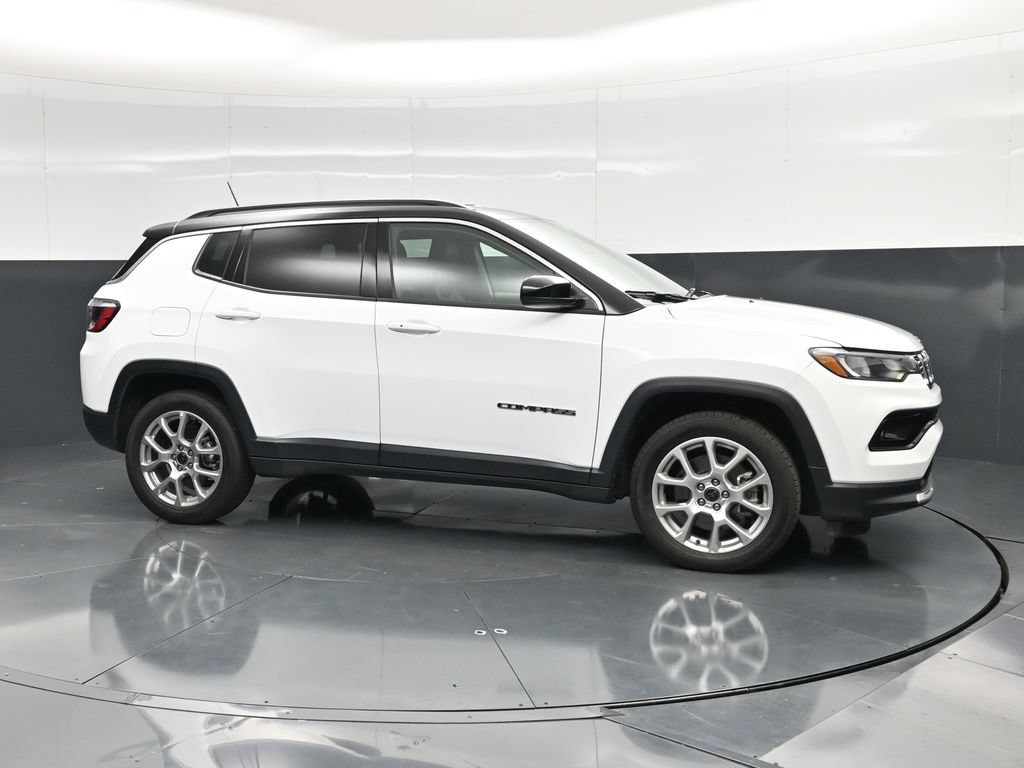 Used 2025 Jeep Compass Limited AWD/4WD image 4