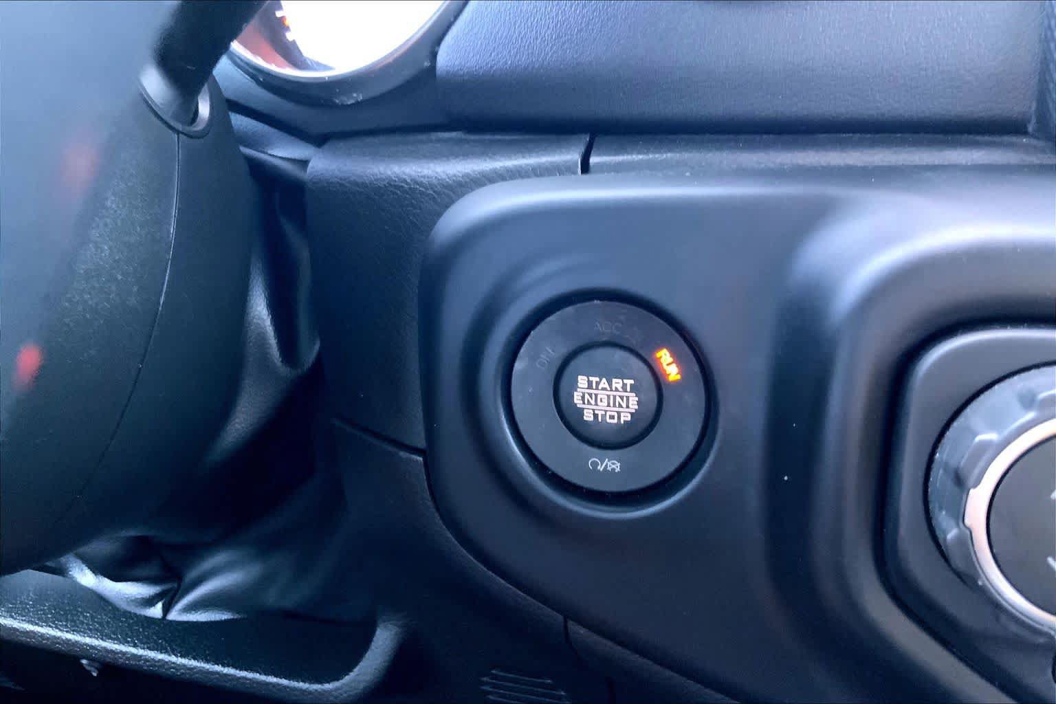 Used 2022 Jeep Wrangler Unlimited Sahara AWD/4WD image 32