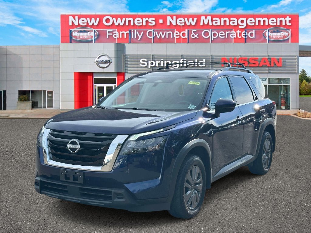 Used 2025 Nissan Pathfinder SV AWD/4WD image 2
