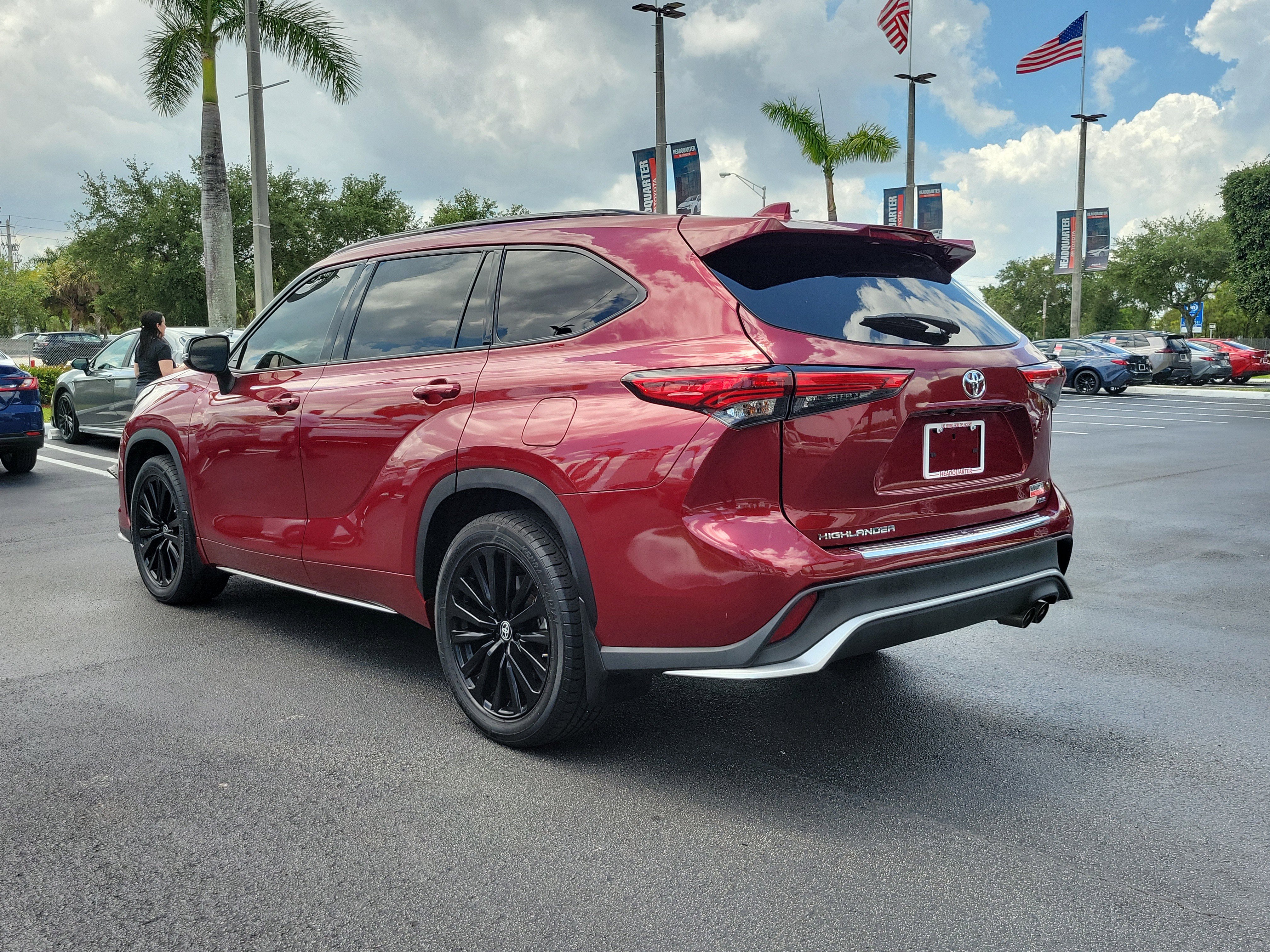 Used 2023 Toyota Highlander XSE FWD image 8