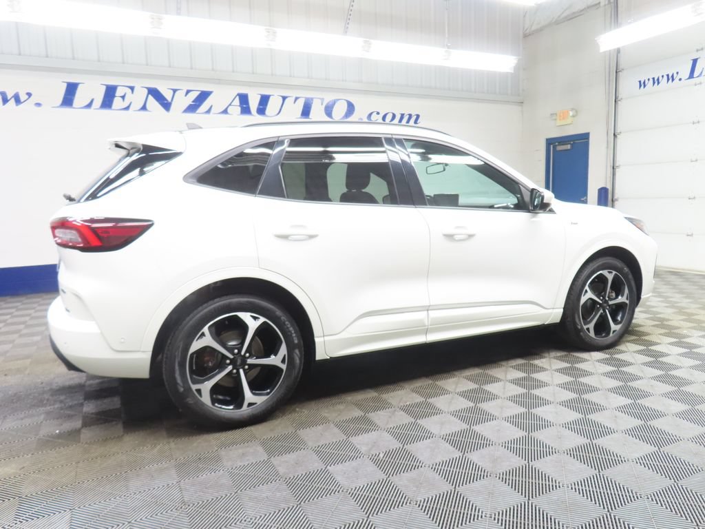 Used 2023 Ford Escape ST-Line Elite w/ Premium Technology Package AWD/4WD image 5