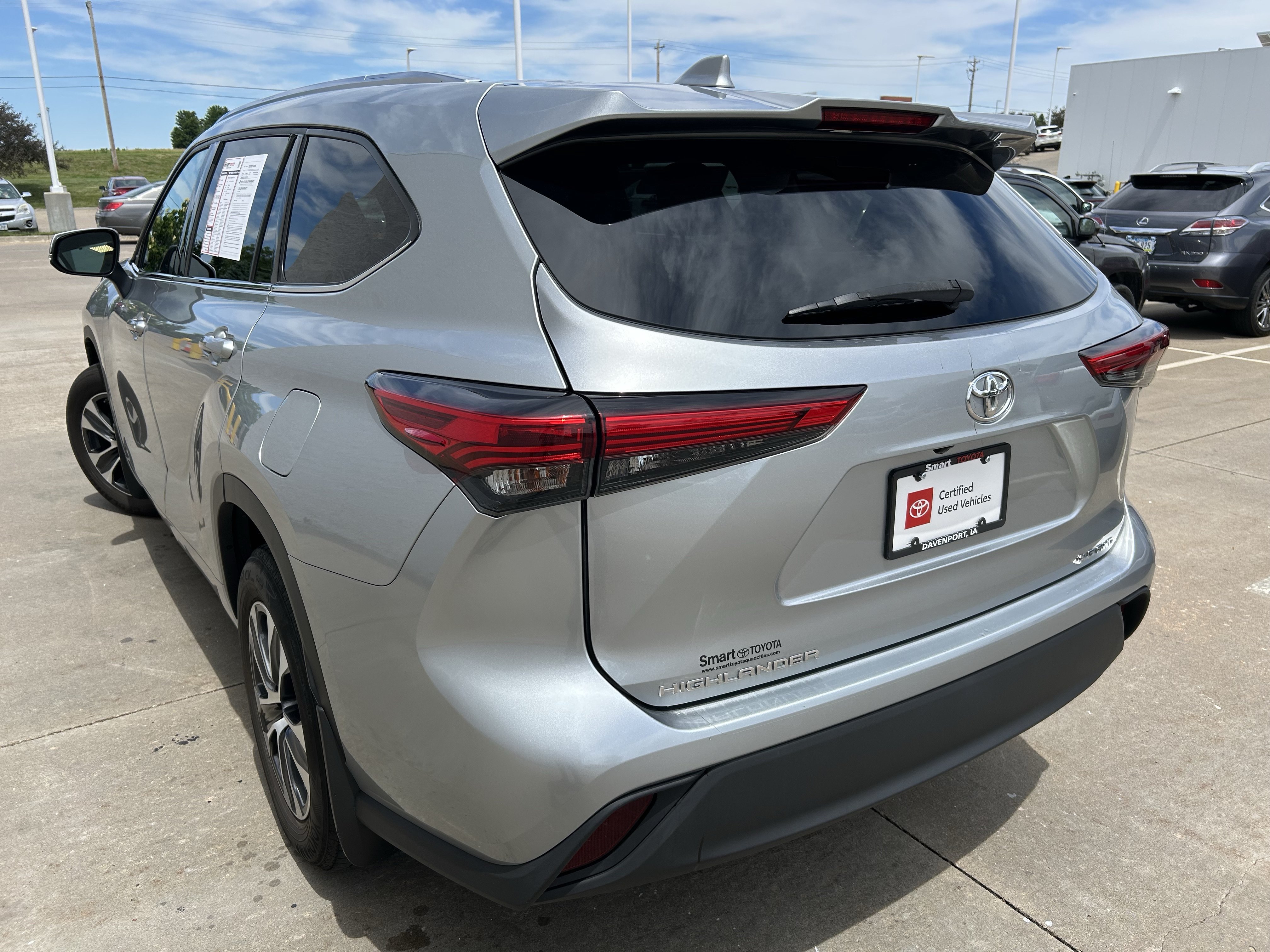 Certified 2020 Toyota Highlander XLE AWD/4WD image 4