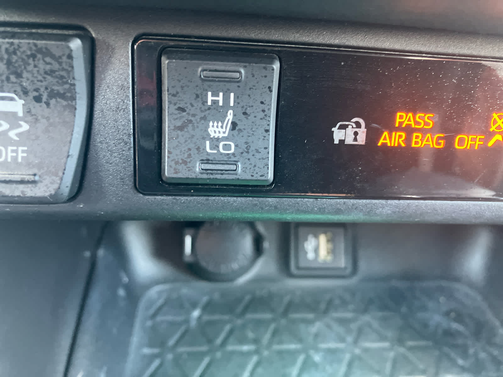 Used 2024 Toyota RAV4 XLE Premium w/ Weather Package AWD/4WD image 29