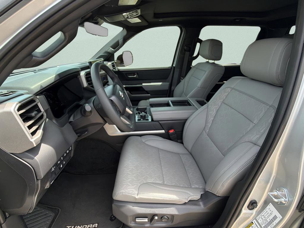 Used 2025 Toyota Tundra Limited AWD/4WD image 18