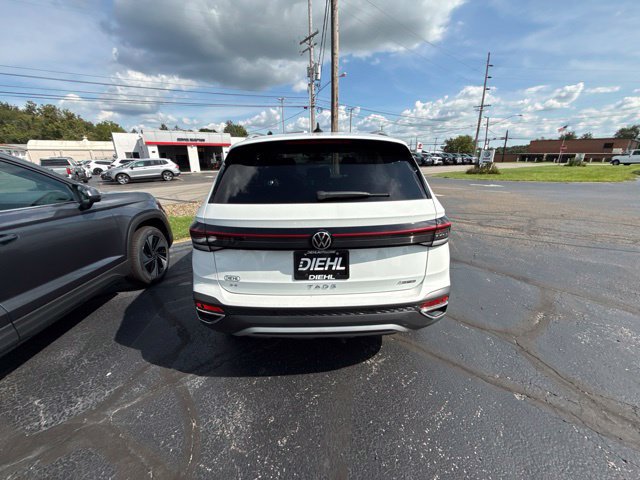 New 2026 Volkswagen Taos SE AWD/4WD image 8