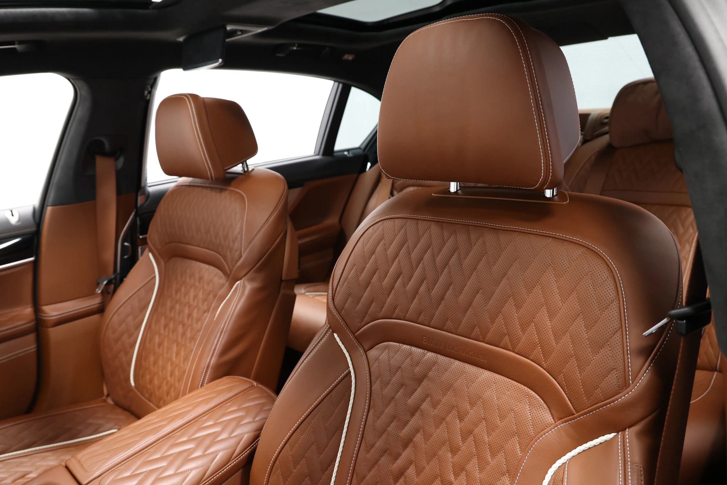 Used 2022 BMW M760i xDrive w/ Luxury Rear Seating Package image 16