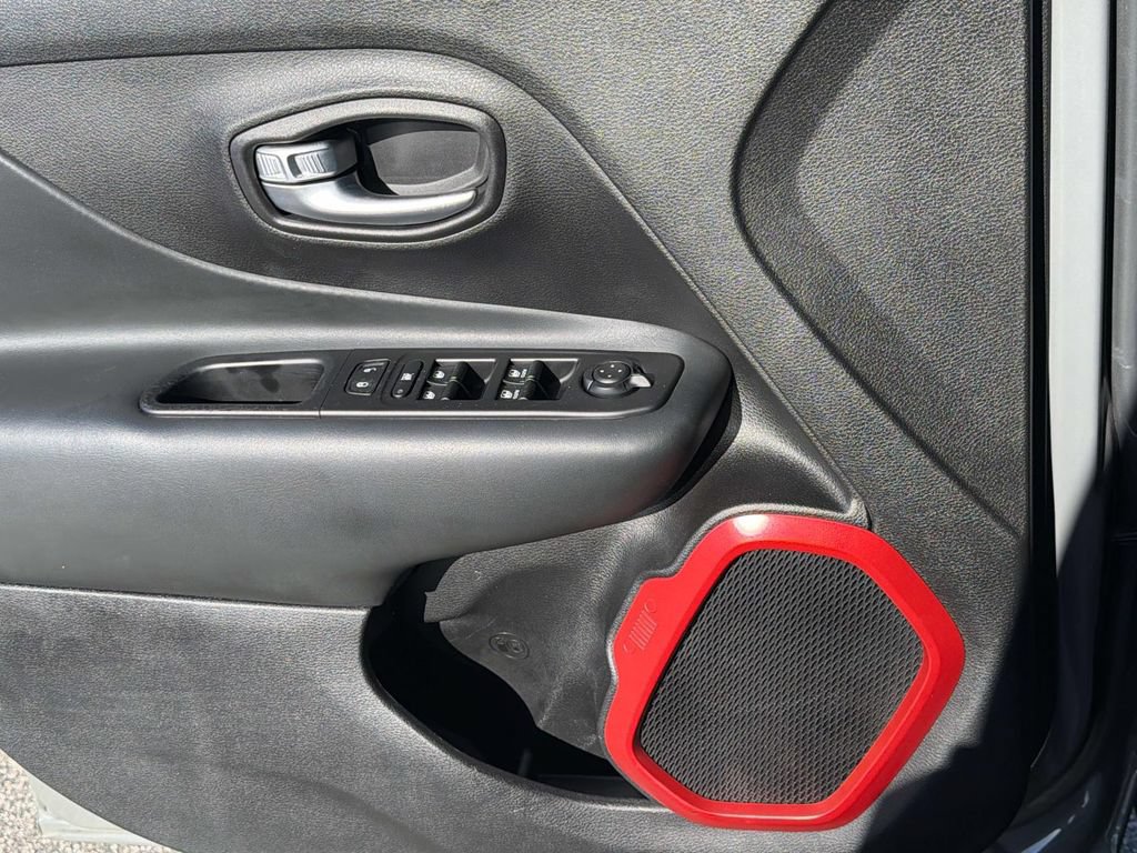 Used 2019 Jeep Renegade Trailhawk AWD/4WD image 25