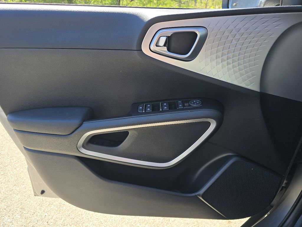 Used 2023 Kia Soul S image 24