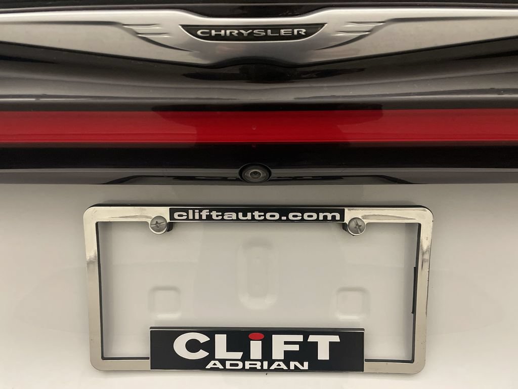 Used 2022 Chrysler Pacifica Touring-L FWD image 24