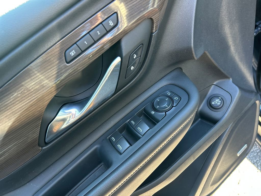 Used 2022 GMC Terrain Denali w/ Black Diamond Edition image 13