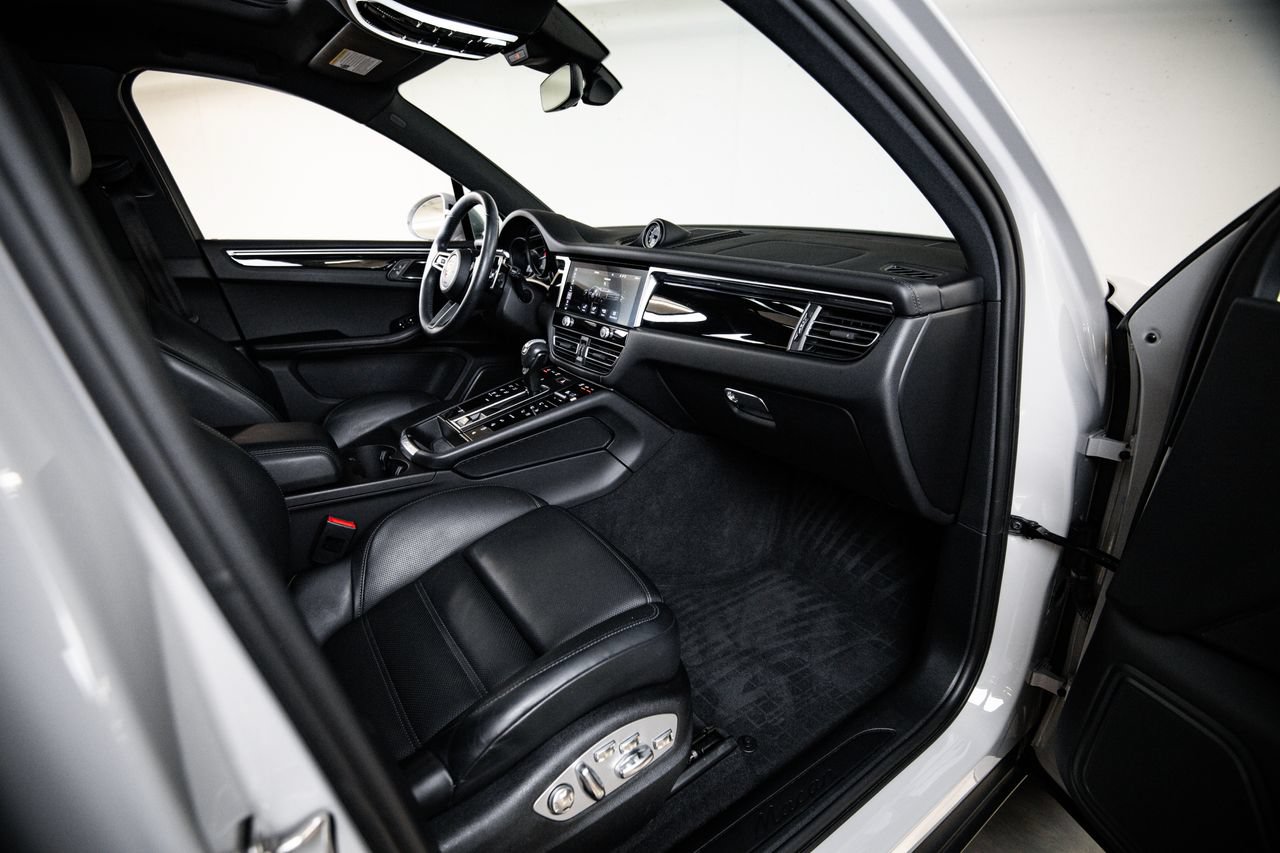 Certified 2023 Porsche Macan AWD/4WD image 28